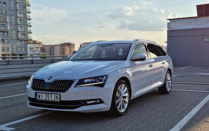 Skoda Superb cena 121900 przebieg: 66369, rok produkcji 2018 z Warszawa małe 742